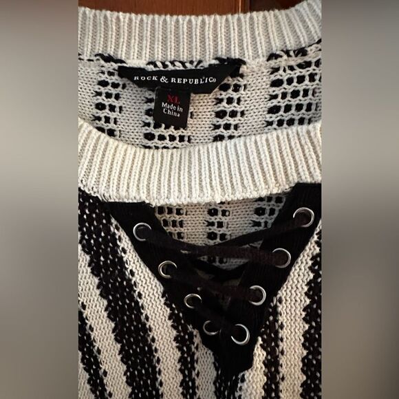 ROCK & REPUBLIC Knit Lace Up Sweater Womens Size XL Striped Print White Black - Picture 3 of 3